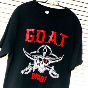 Tampa Bay Buccaneers T-Shirt Mens M G.O.A.T. Brady #12 Skeleton Pirate Skull NFL